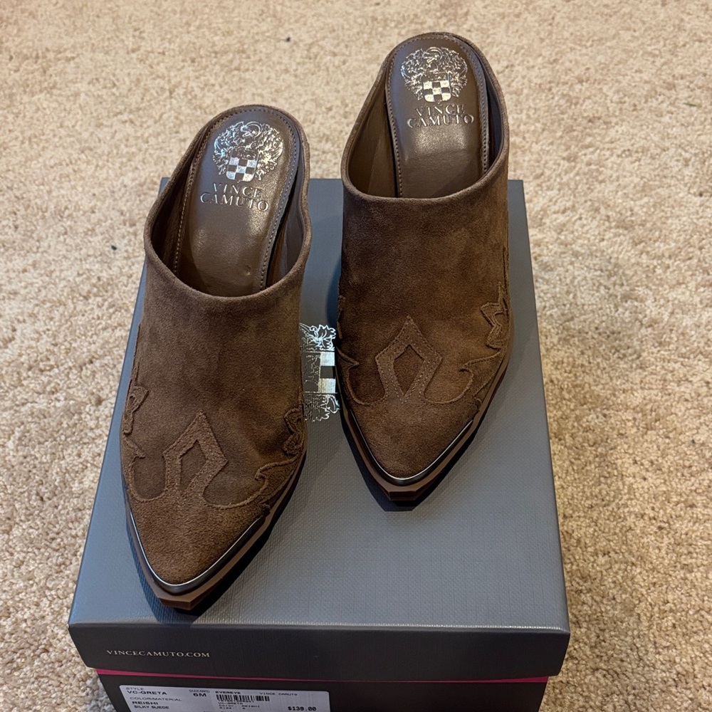 New in Box Vince Camuto Suede Greta Western Bootie Clog Size 6